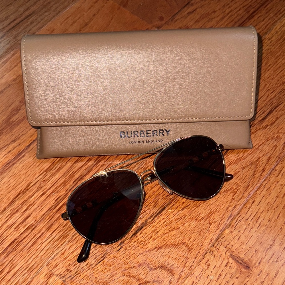 Burberry Gold Frame Aviator Sunglasses with Tan Case